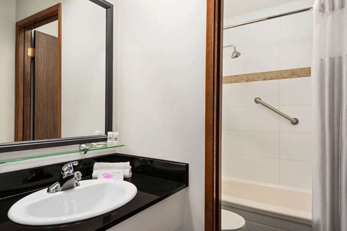 Imagen de la habitación del Hotel Travelodge by Wyndham Abbotsford Bakerview. Foto 10