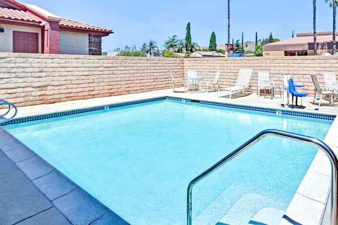Imagen de la piscina del Hotel Travelodge by Wyndham Banning CA Near Casino/Outlet Mall. Foto 14