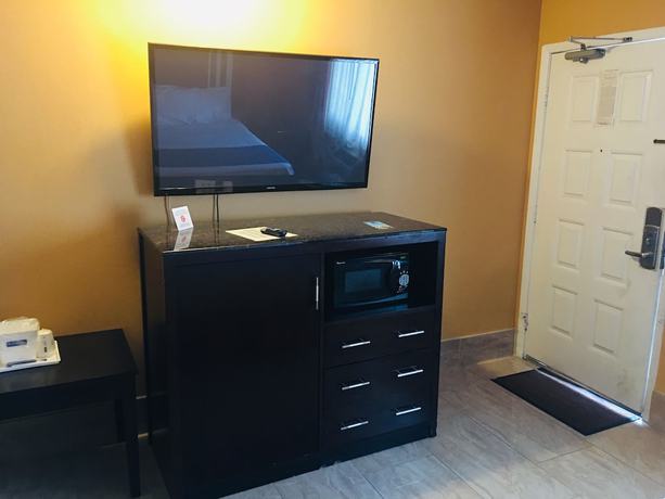 Imagen de la habitación del Hotel Travelodge by Wyndham Bay Shore Long Island. Foto 2