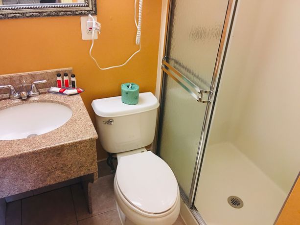 Imagen de la habitación del Hotel Travelodge by Wyndham Bay Shore Long Island. Foto 3