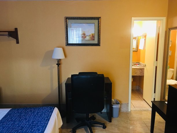 Imagen de la habitación del Hotel Travelodge by Wyndham Bay Shore Long Island. Foto 4