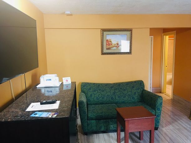 Imagen de la habitación del Hotel Travelodge by Wyndham Bay Shore Long Island. Foto 9