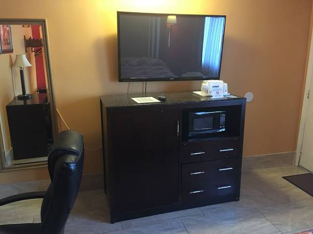 Imagen de la habitación del Hotel Travelodge by Wyndham Bay Shore Long Island. Foto 10