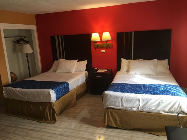 Imagen de la habitación del Hotel Travelodge by Wyndham Bay Shore Long Island. Foto 11