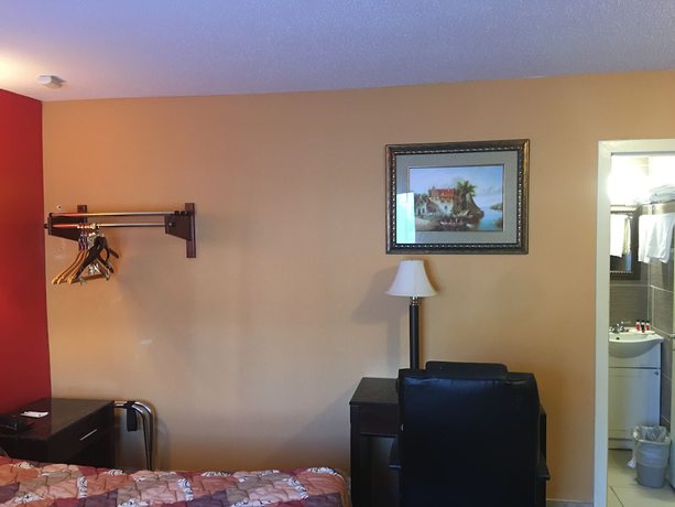 Imagen de la habitación del Hotel Travelodge by Wyndham Bay Shore Long Island. Foto 13