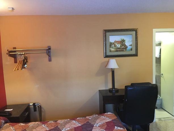 Imagen de la habitación del Hotel Travelodge by Wyndham Bay Shore Long Island. Foto 16