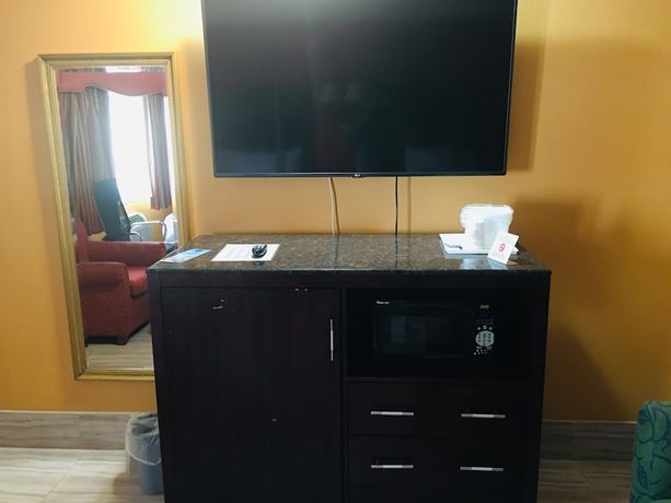 Imagen de la habitación del Hotel Travelodge by Wyndham Bay Shore Long Island. Foto 17
