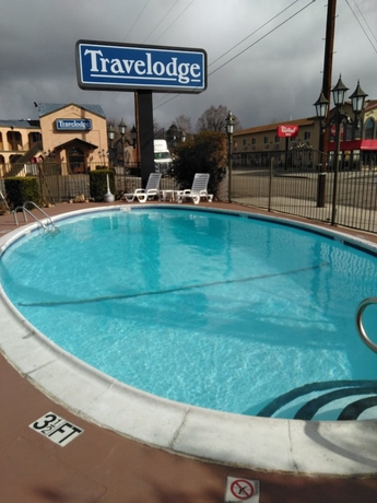 Imagen de la piscina del Hotel Travelodge by Wyndham Bishop. Foto 18
