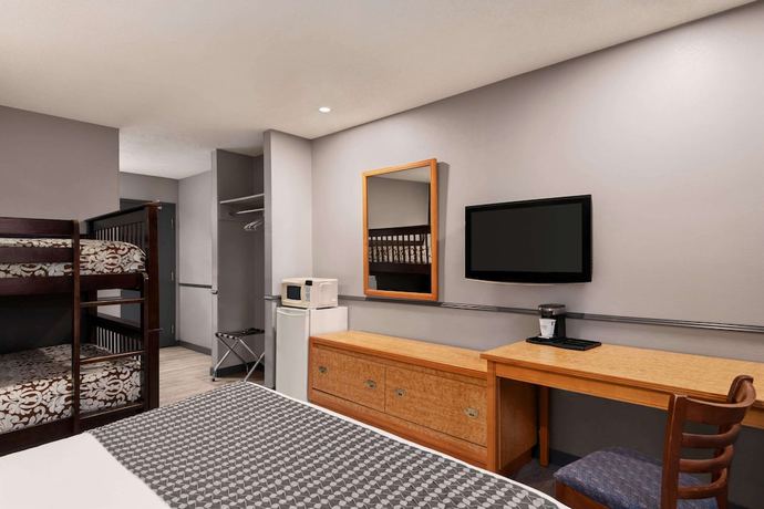 Imagen de la habitación del Hotel Travelodge by Wyndham Brandon. Foto 7
