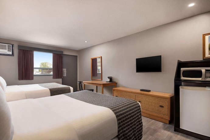 Imagen de la habitación del Hotel Travelodge by Wyndham Brandon. Foto 8