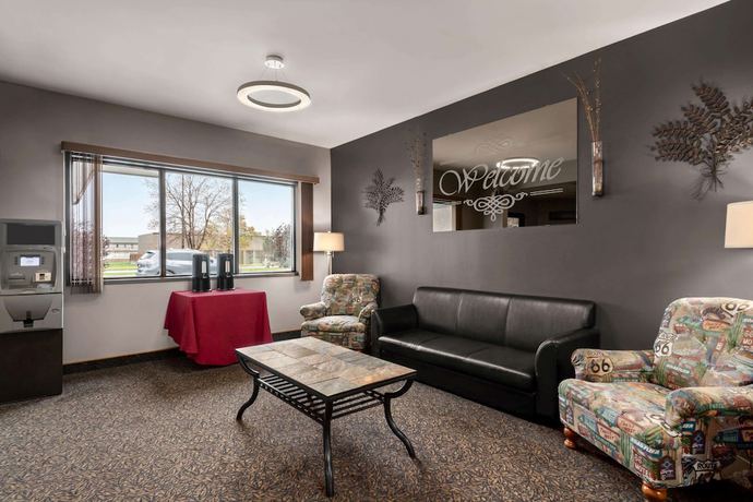 Imagen de los interiores del Hotel Travelodge by Wyndham Brandon. Foto 18