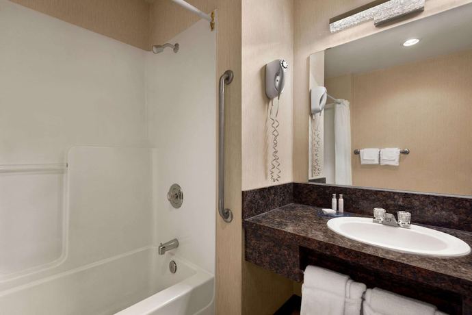 Imagen de la habitación del Hotel Travelodge by Wyndham Brandon. Foto 17