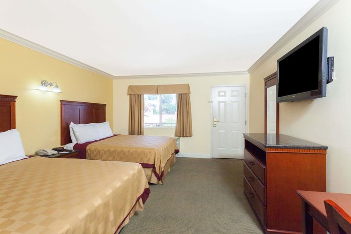Imagen de la habitación del Hotel Travelodge by Wyndham Brea. Foto 8