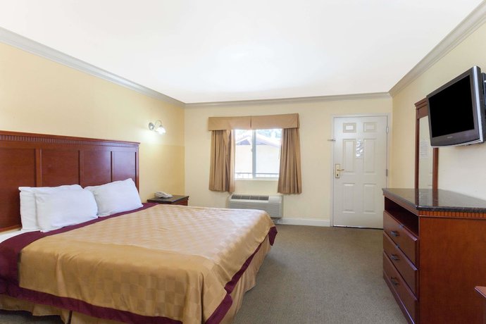 Imagen de la habitación del Hotel Travelodge by Wyndham Brea. Foto 10