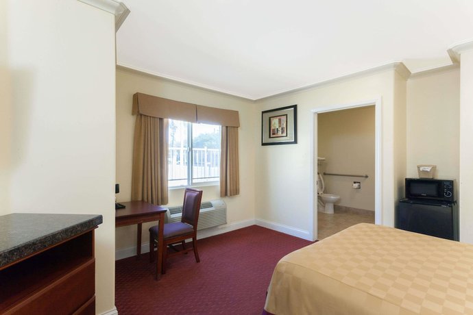 Imagen de la habitación del Hotel Travelodge by Wyndham Brea. Foto 11