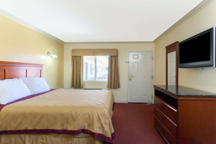 Imagen de la habitación del Hotel Travelodge by Wyndham Brea. Foto 12