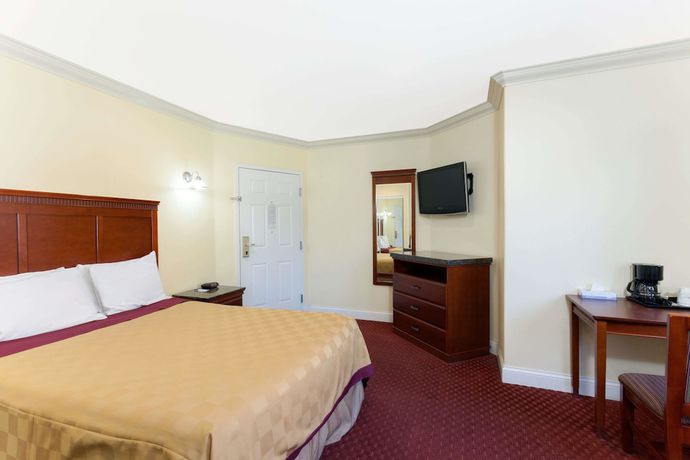 Imagen de la habitación del Hotel Travelodge by Wyndham Brea. Foto 15