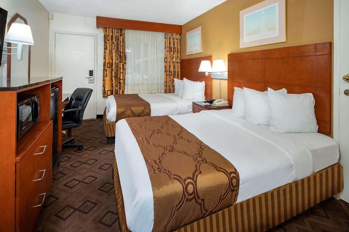Imagen de la habitación del Hotel Travelodge by Wyndham Burbank-Glendale. Foto 5