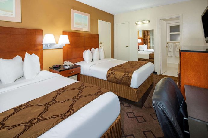 Imagen de la habitación del Hotel Travelodge by Wyndham Burbank-Glendale. Foto 9