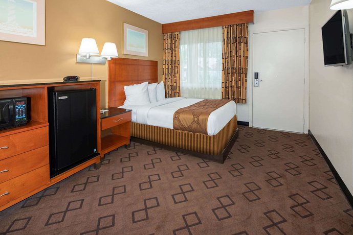 Imagen de la habitación del Hotel Travelodge by Wyndham Burbank-Glendale. Foto 11