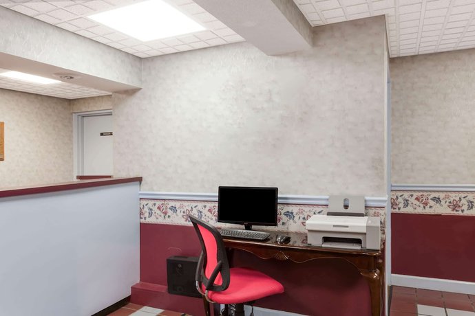 Imagen de los interiores del Hotel Travelodge by Wyndham Clarksville. Foto 13