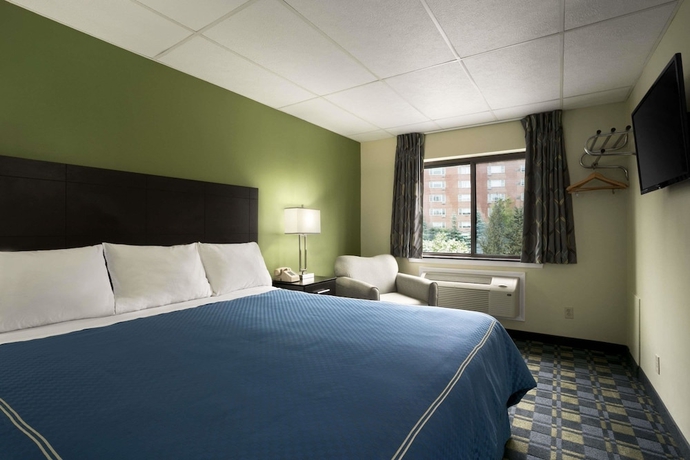 Imagen de la habitación del Hotel Travelodge by Wyndham Cleveland Lakewood. Foto 2