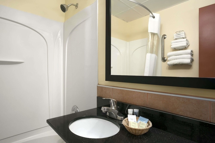 Imagen de la habitación del Hotel Travelodge by Wyndham Cleveland Lakewood. Foto 5