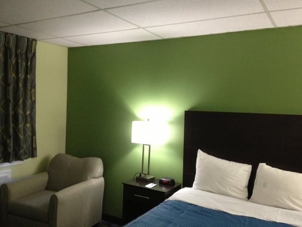 Imagen de la habitación del Hotel Travelodge by Wyndham Cleveland Lakewood. Foto 7