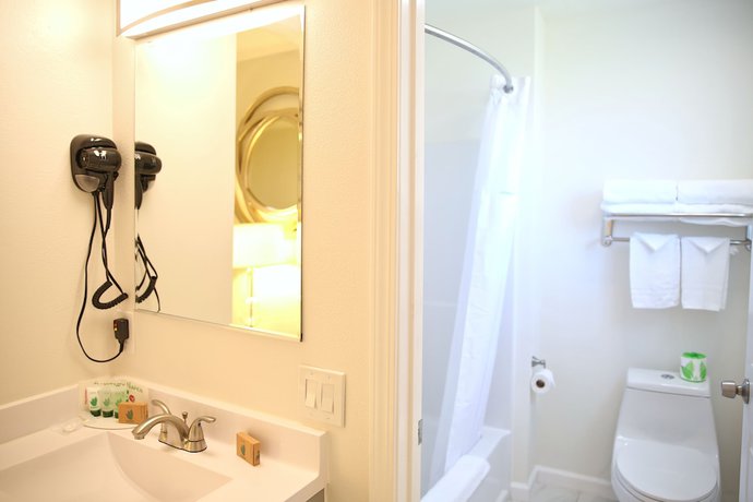 Imagen de la habitación del Hotel Travelodge by Wyndham Crescent City. Foto 12