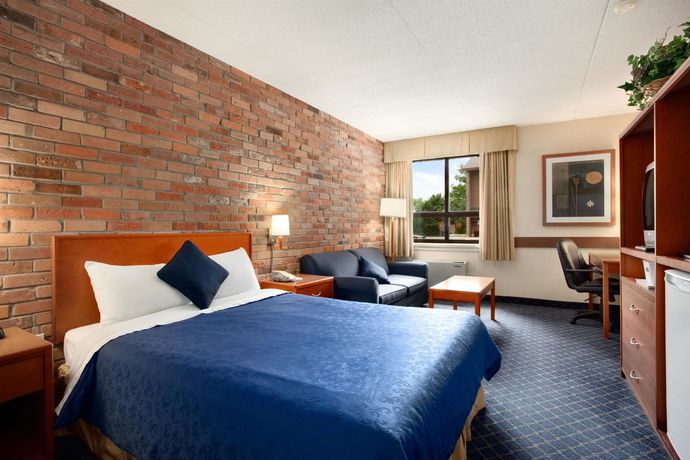 Imagen de los interiores del Hotel Travelodge by Wyndham Downtown Barrie. Foto 11