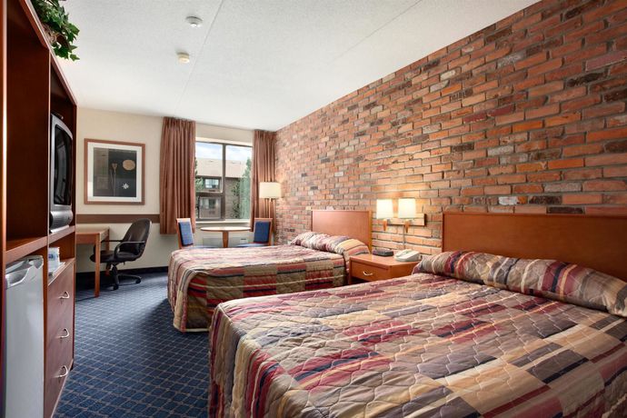Imagen de los interiores del Hotel Travelodge by Wyndham Downtown Barrie. Foto 12