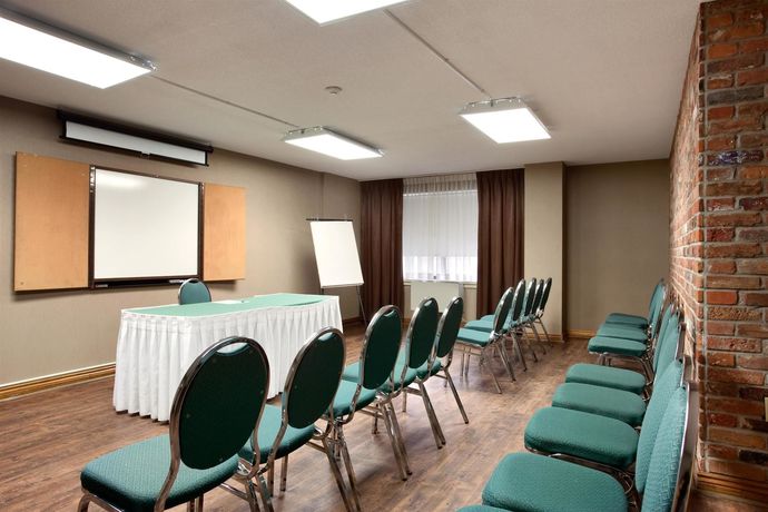 Imagen de los interiores del Hotel Travelodge by Wyndham Downtown Barrie. Foto 13