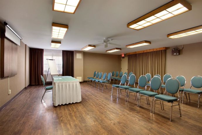 Imagen de los interiores del Hotel Travelodge by Wyndham Downtown Barrie. Foto 14
