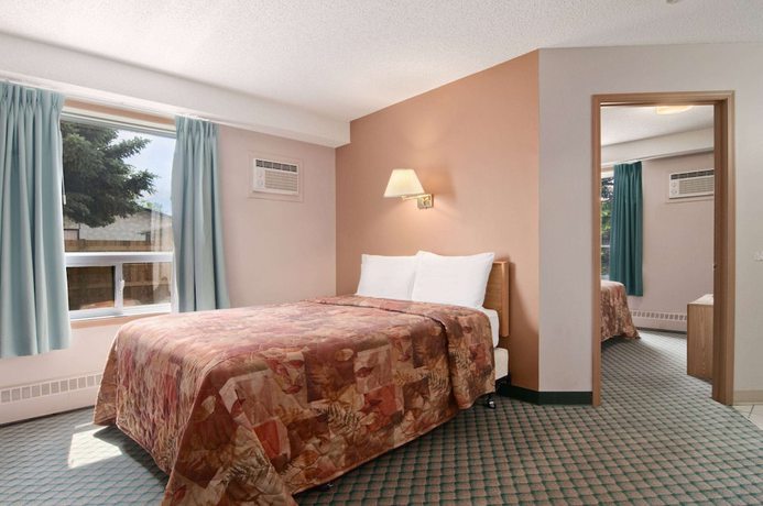 Imagen de la habitación del Hotel Travelodge by Wyndham Edmonton Airport. Foto 2