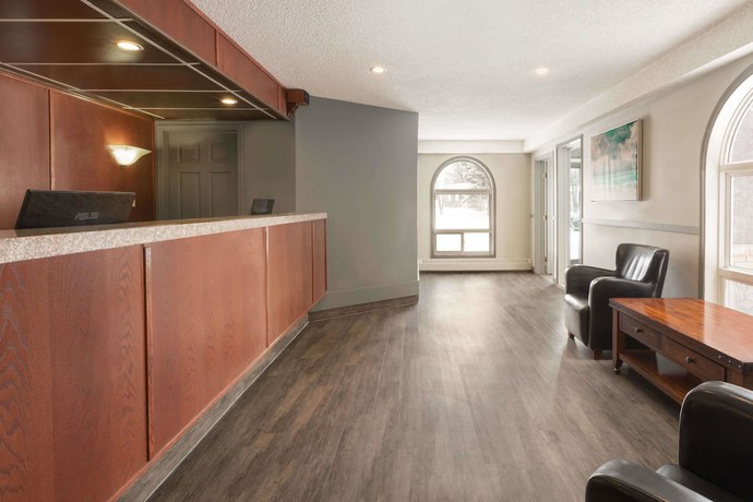 Imagen de los interiores del Hotel Travelodge by Wyndham Edmonton Airport. Foto 19