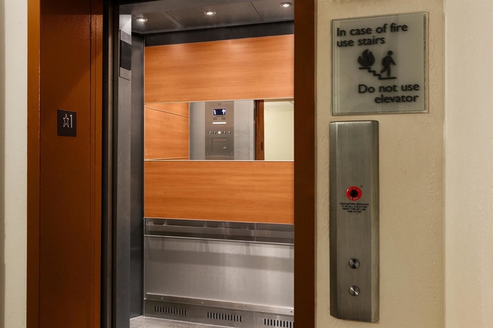 Imagen de los interiores del Hotel Travelodge by Wyndham Edmonton West. Foto 8