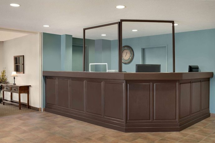 Imagen de los interiores del Hotel Travelodge by Wyndham Edson. Foto 17