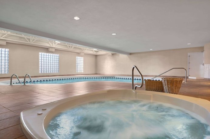Imagen de la piscina del Hotel Travelodge by Wyndham Edson. Foto 19