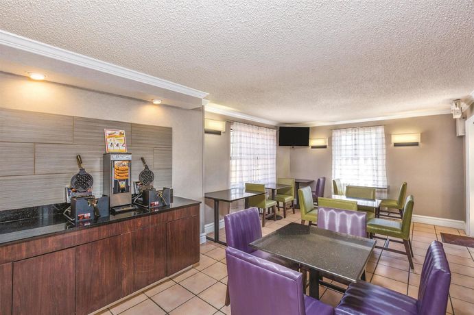 Imagen del bar/restaurante del Hotel Travelodge by Wyndham El Paso - Airport. Foto 2