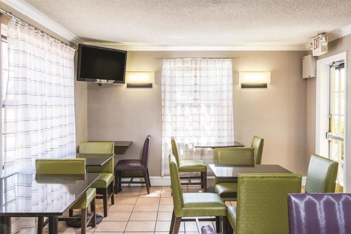 Imagen del bar/restaurante del Hotel Travelodge by Wyndham El Paso - Airport. Foto 3