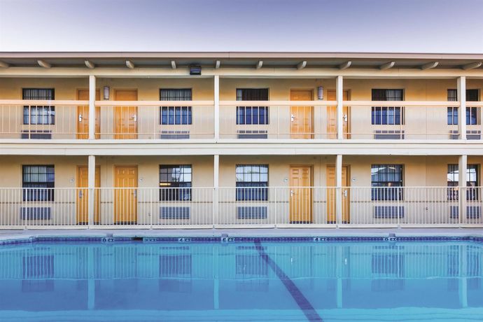Imagen de la piscina del Hotel Travelodge by Wyndham El Paso - Airport. Foto 11