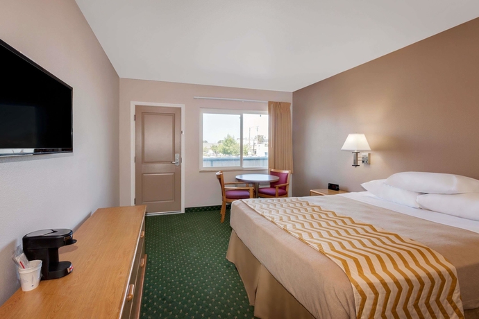 Imagen de la habitación del Hotel Travelodge by Wyndham Eureka. Foto 11