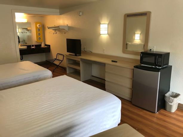 Imagen de la habitación del Hotel Travelodge by Wyndham Fayetteville. Foto 9