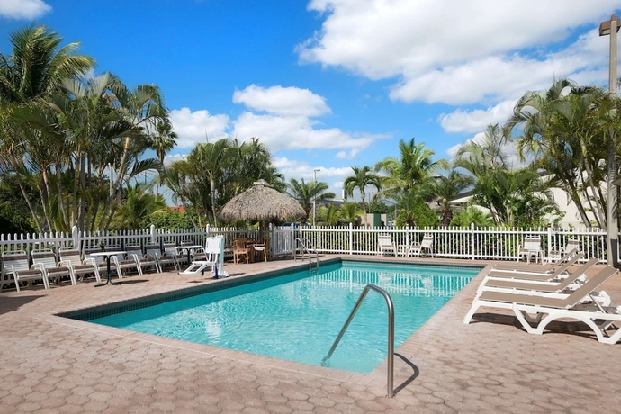 Imagen de la piscina del Hotel Travelodge by Wyndham Florida City/Homestead/Everglades. Foto 19