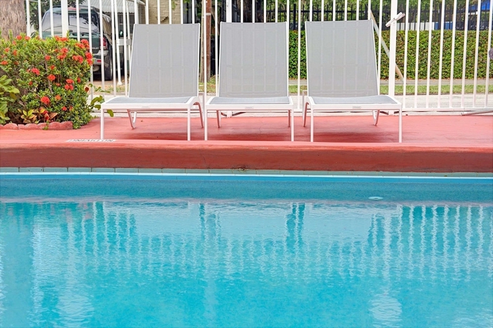 Imagen de la piscina del Hotel Travelodge by Wyndham Fort Lauderdale. Foto 11