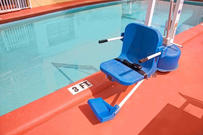 Imagen de la piscina del Hotel Travelodge by Wyndham Fort Lauderdale. Foto 13
