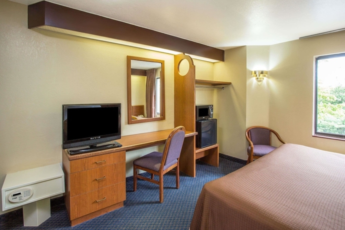 Imagen de la habitación del Hotel Travelodge by Wyndham Fort Myers Airport. Foto 5