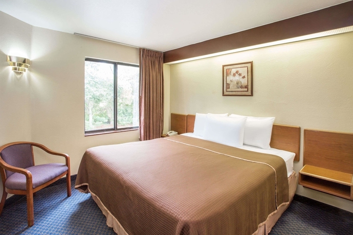 Imagen de la habitación del Hotel Travelodge by Wyndham Fort Myers Airport. Foto 6