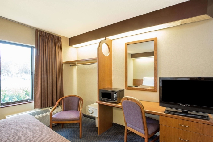 Imagen de la habitación del Hotel Travelodge by Wyndham Fort Myers Airport. Foto 7