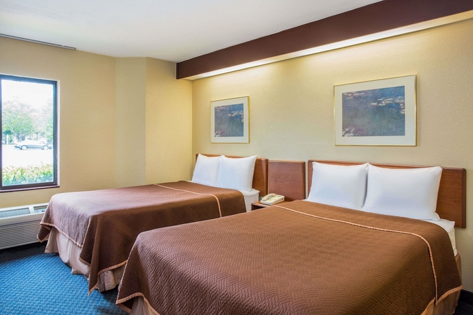 Imagen de la habitación del Hotel Travelodge by Wyndham Fort Myers Airport. Foto 12